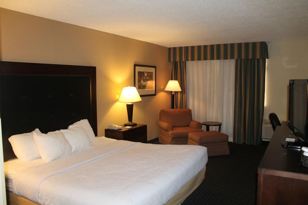 Doubletree By Hilton Winston Salem - University, Nc Экстерьер фото