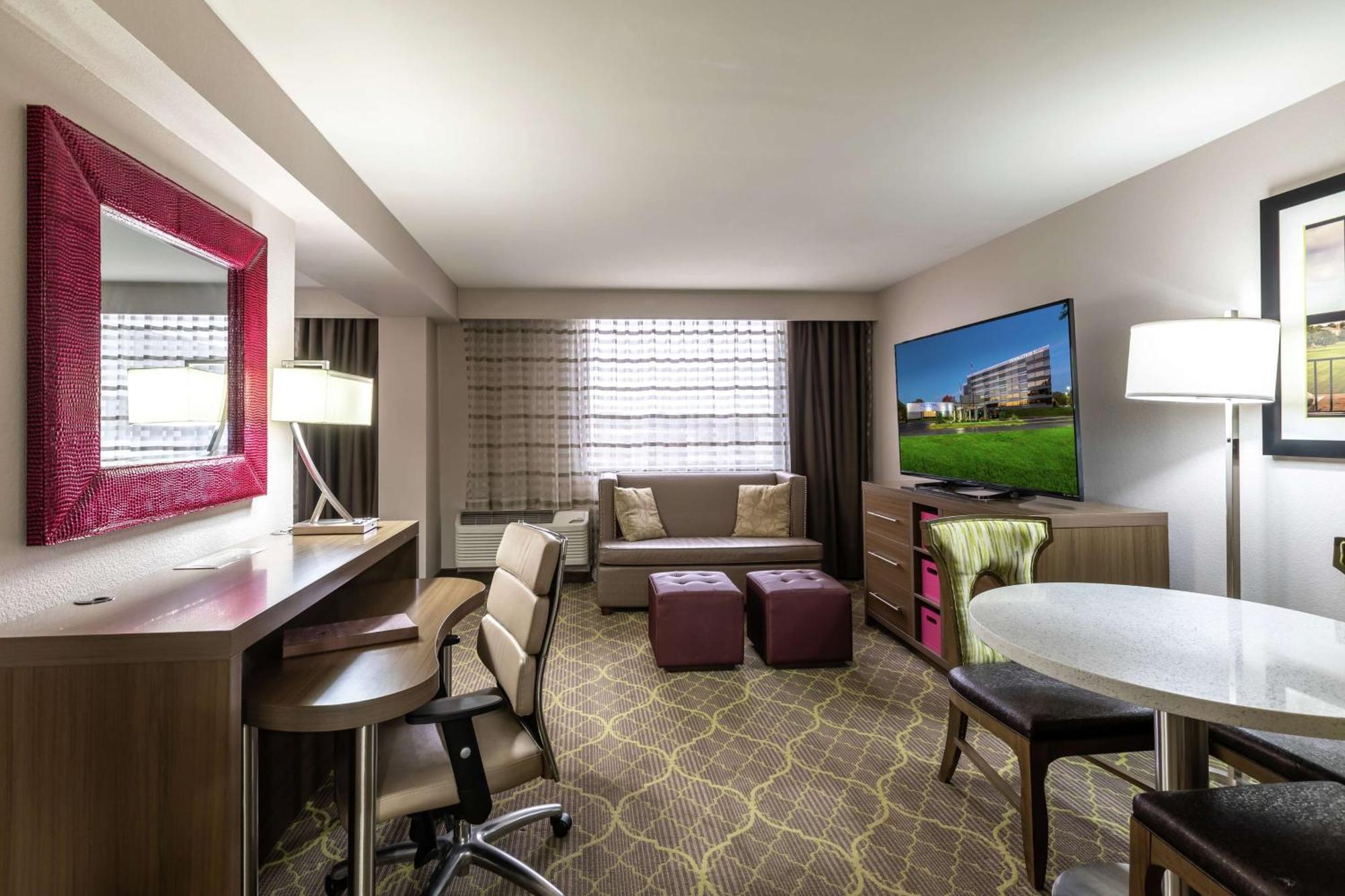 Doubletree By Hilton Winston Salem - University, Nc Экстерьер фото